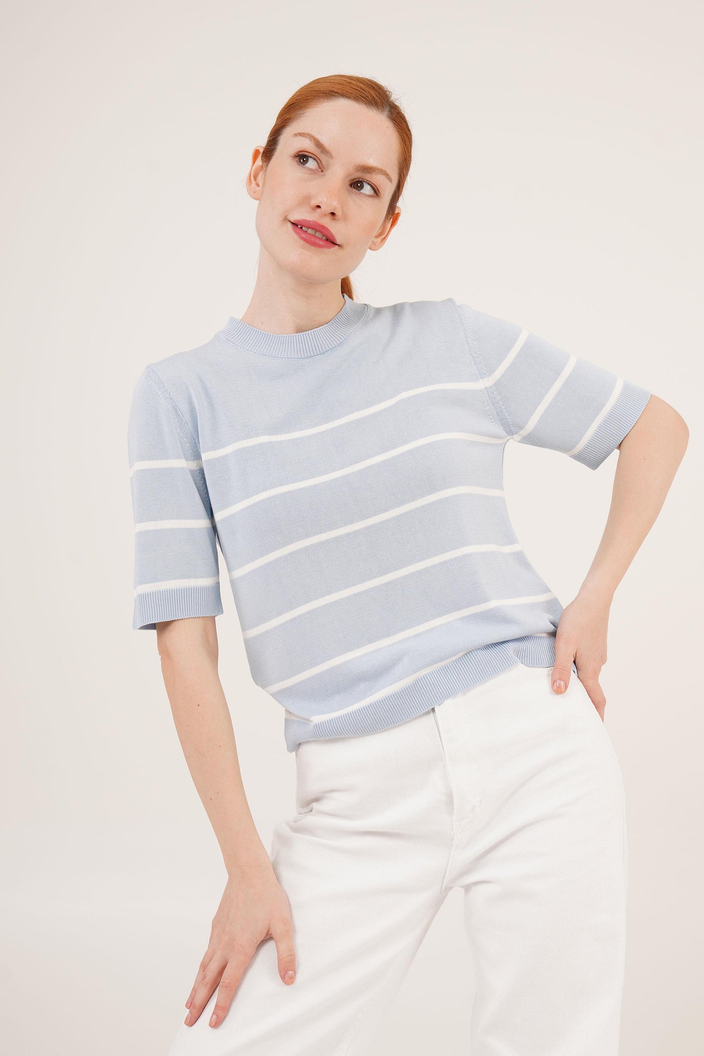 Bluzka na krótki rękaw w paski - baby blue