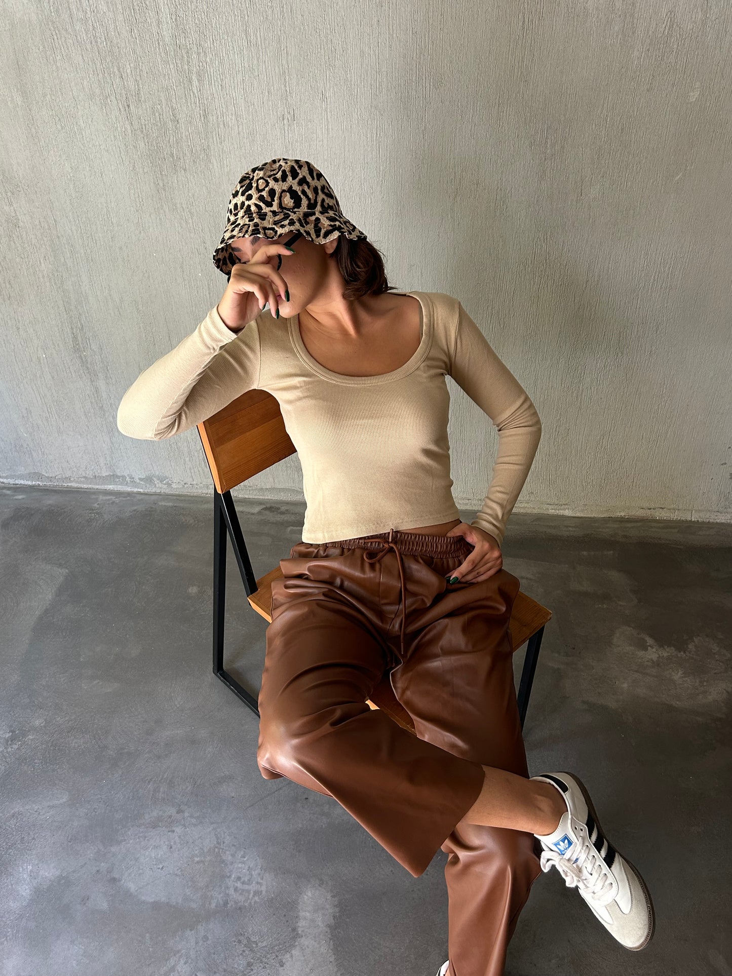 Bluzka z okrągłym dekoltem - beżowa