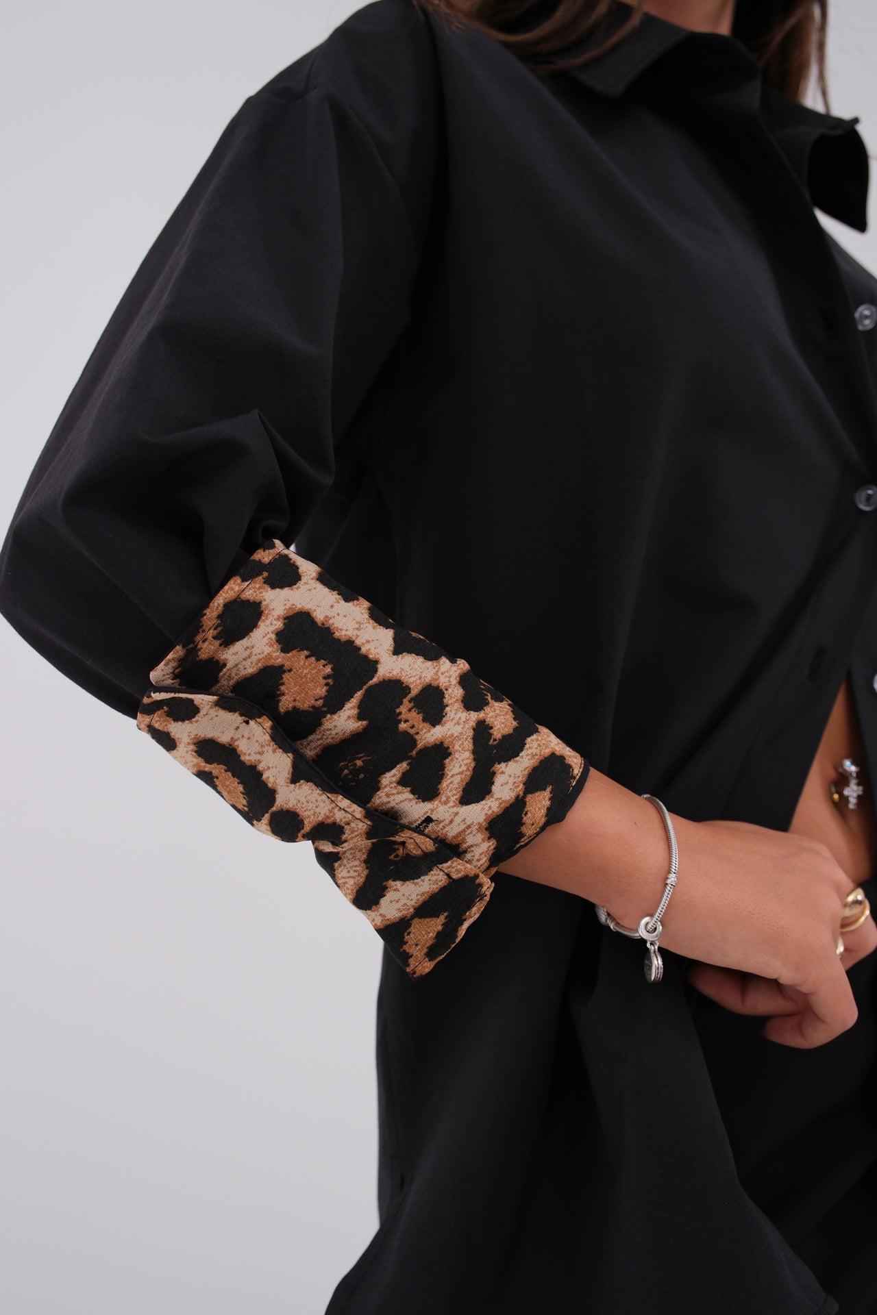 Koszula z panterkowym mankietem - czarna