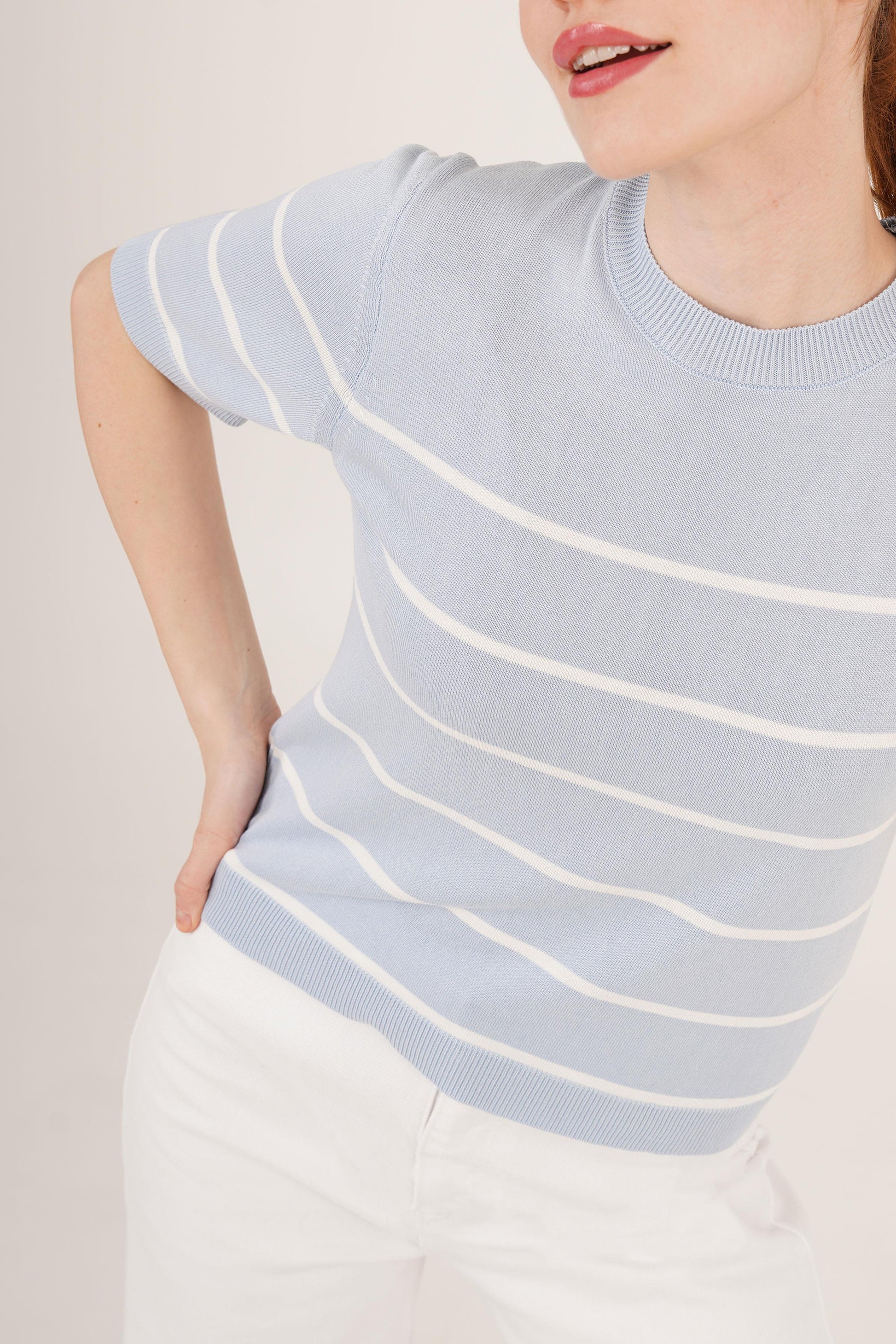 Bluzka na krotki rekaw w paski - baby blue
