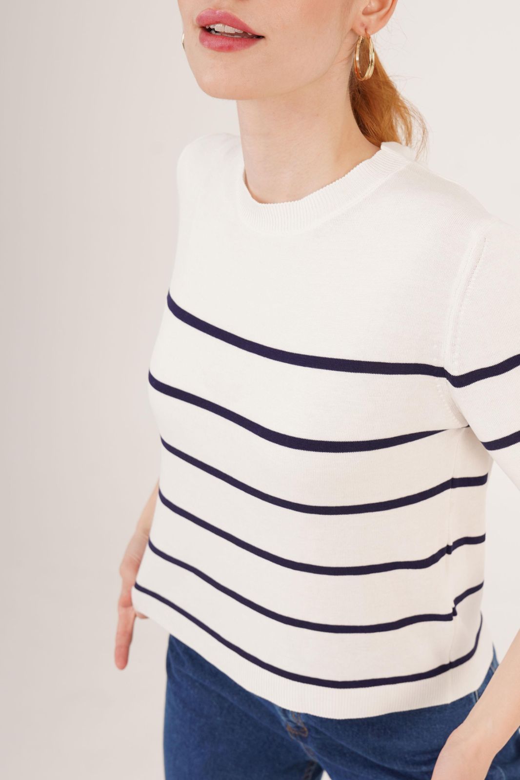 Bluzka na krotki rekaw w paski - biala