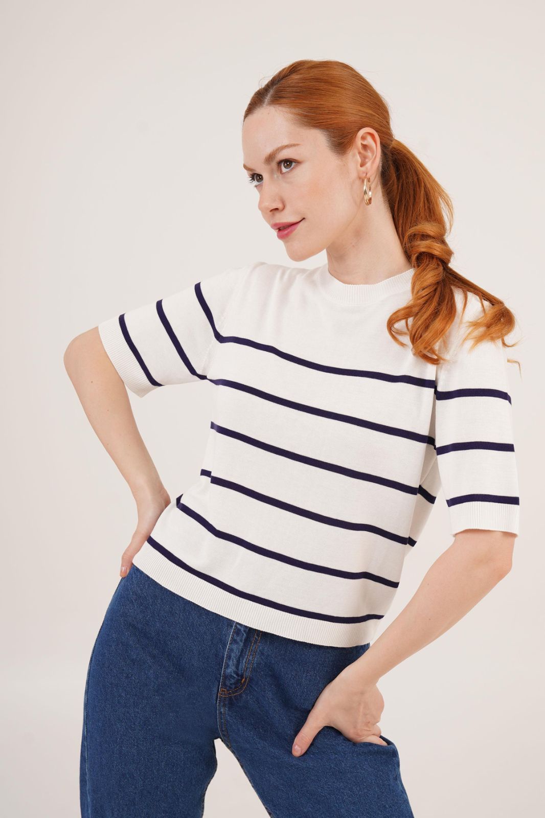 Bluzka na krotki rekaw w paski - biala