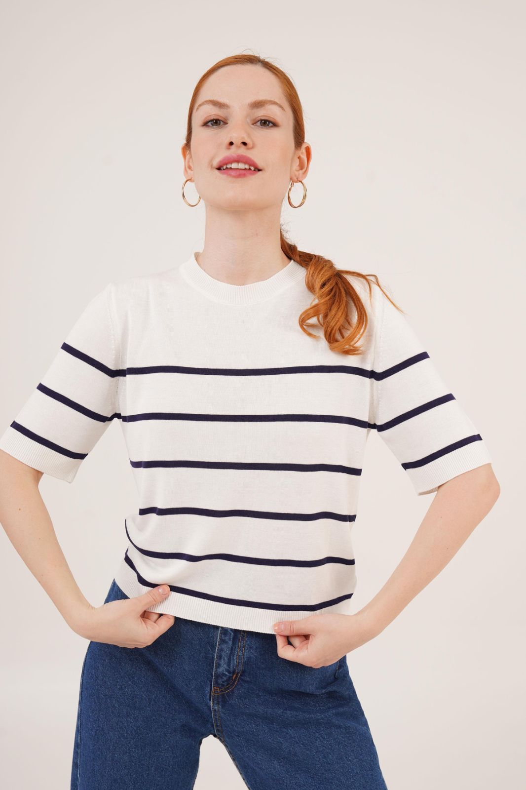 Bluzka na krotki rekaw w paski - biala