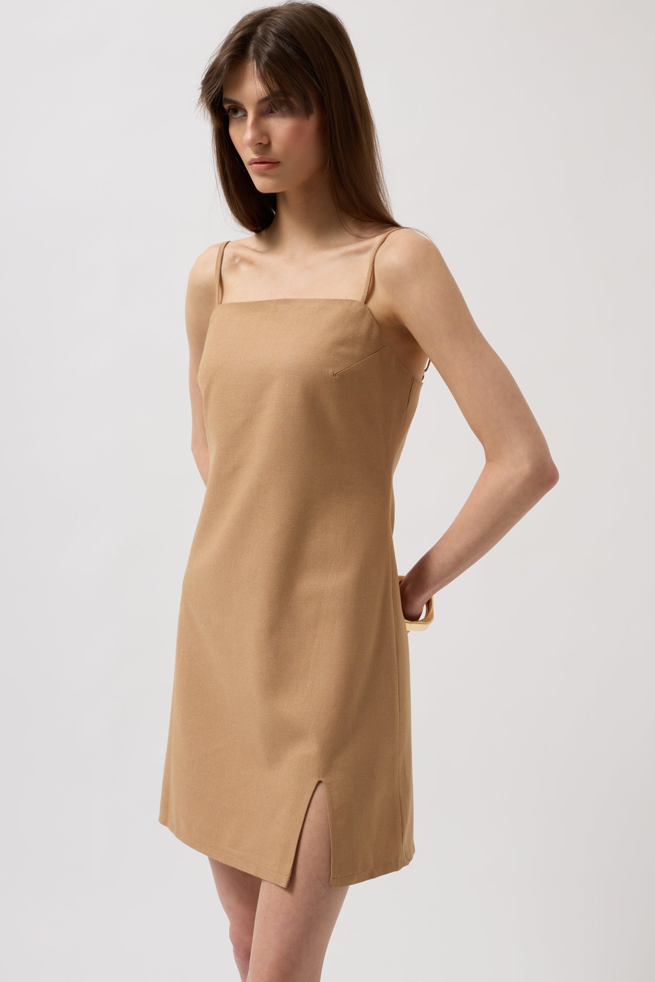 Lniana sukienka mini - ciemny bez