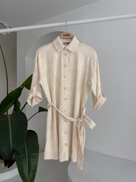 Sukienka koszulowa z paskiem - ecru