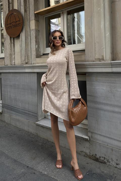 Sukienka z odkrytymi plecami - beżowa