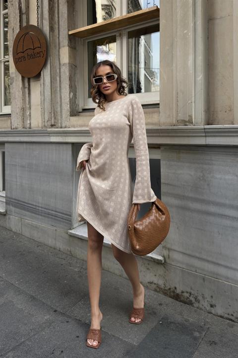 Sukienka z odkrytymi plecami - beżowa