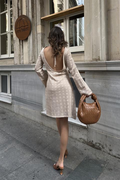 Sukienka z odkrytymi plecami - beżowa