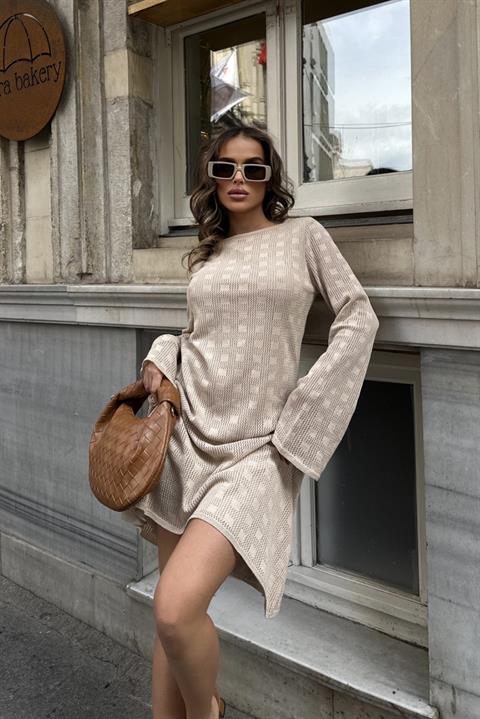 Sukienka z odkrytymi plecami - beżowa