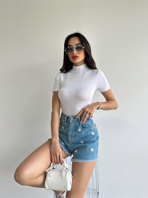 T-shirt dopasowany ze stójką - biały