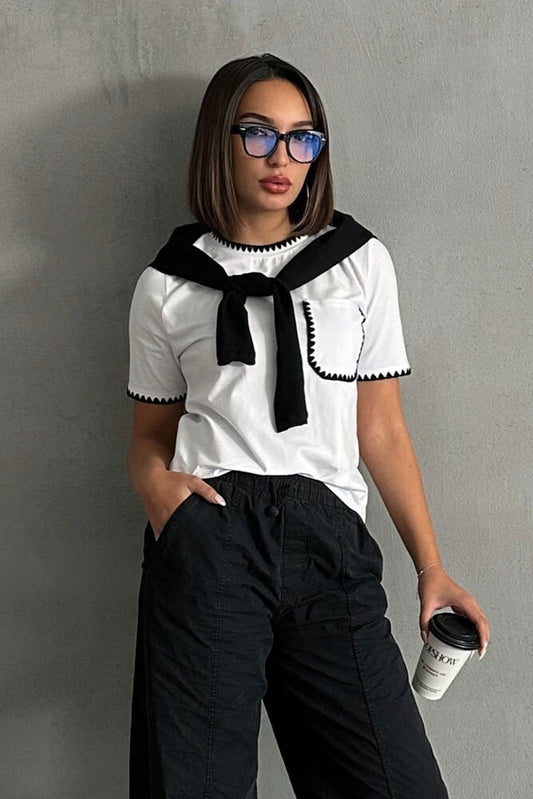 T-shirt z haftem - bialy