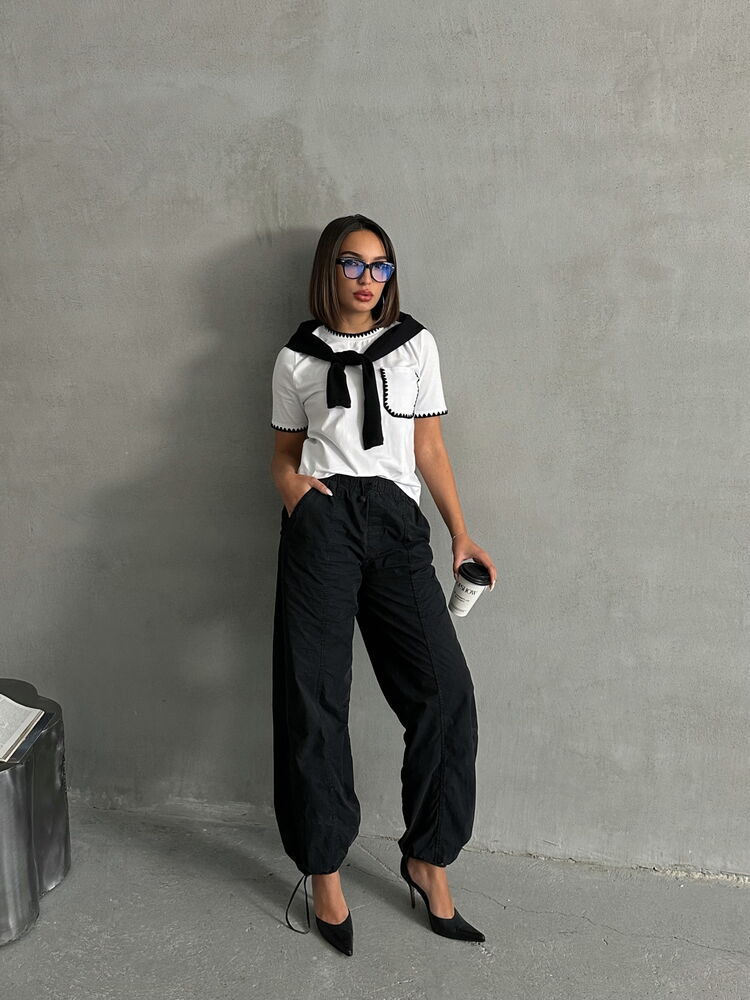 T-shirt z haftem - bialy