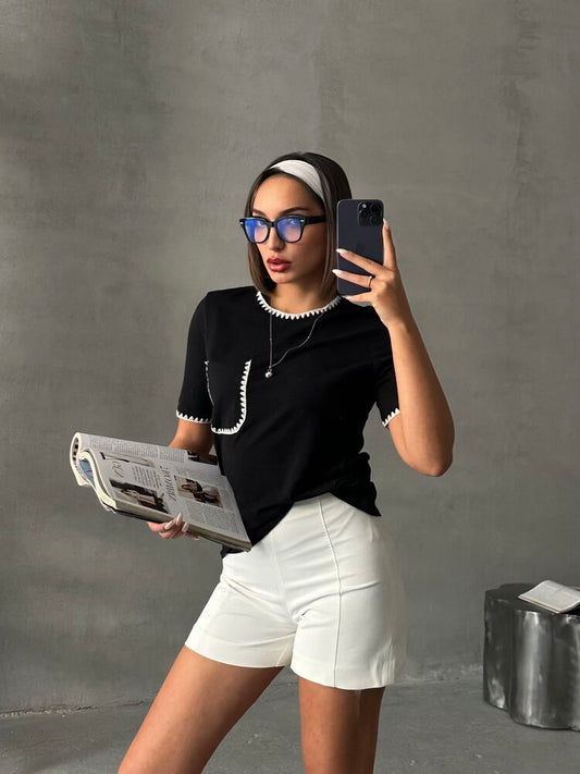 T-shirt z haftem - czarny