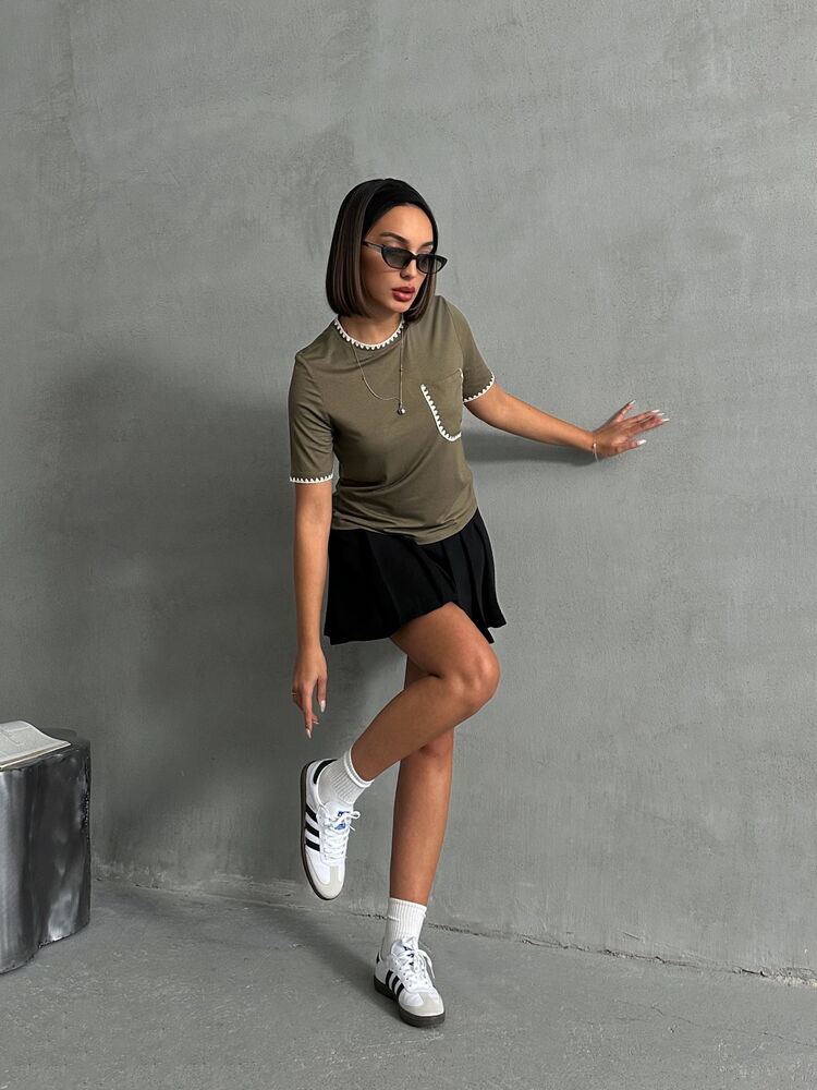 T-shirt z haftem - khaki